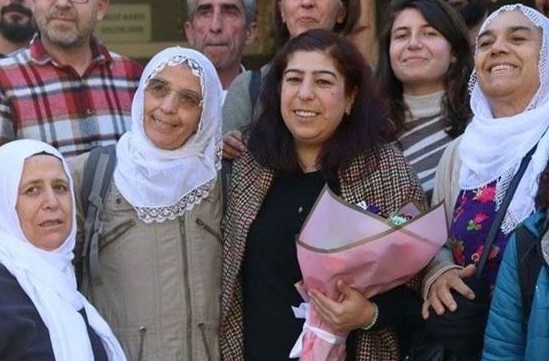 Kadın yazar 30 yıl sonra cezaevinden çıktı