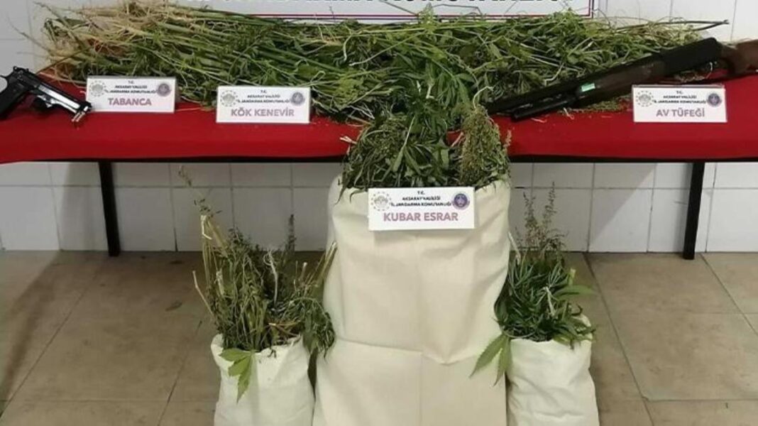 Evlerinde 10 kilo esrar yakalanan biri AKP meclis üyesi 3 şüpheli serbest bırakıldı