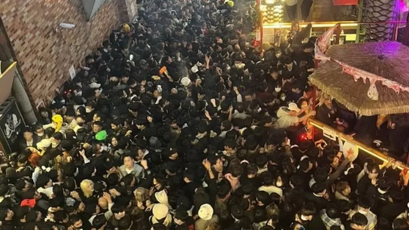 Güney Kore’de Cadılar Bayramı izdihamı:nda en az 150 kişi öldü