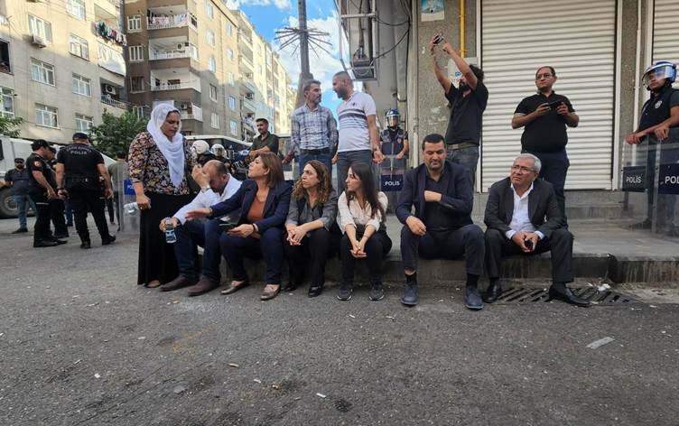Diyarbakır’da HDP öncülüğünde yapılan yürüyüşe müdahale: 50 gözaltına alındı