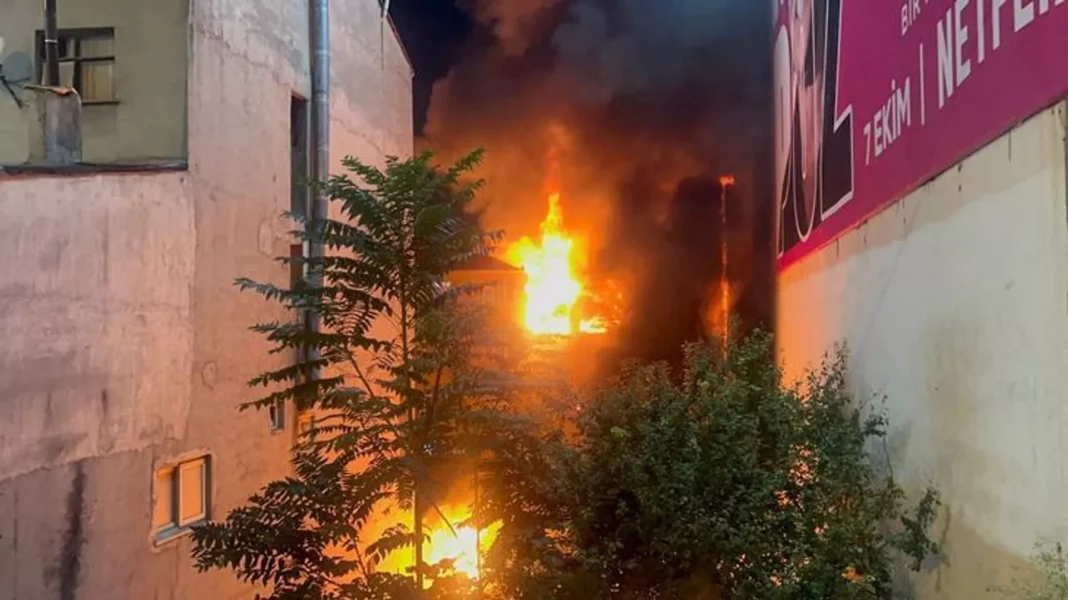 Kadıköy’de bir binada patlama meydana geldi: Olay yerine çok sayıda itfaiye ekibi sevk edildi