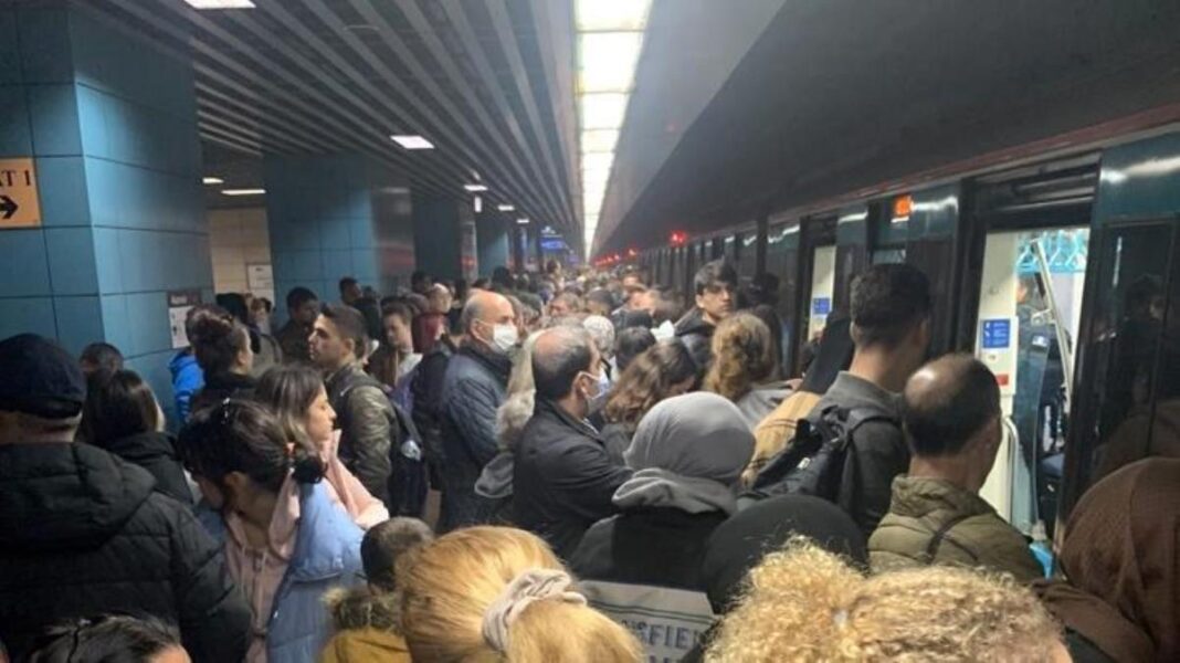 Marmaray Yenikapı istasyonunda bir kişi raylara atlayarak intihar etti
