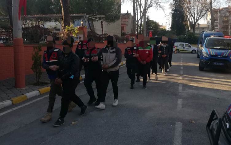 Manisa’da Suriyeli 4 Kürt, PYD’li oldukları iddiasıyla tutuklandı