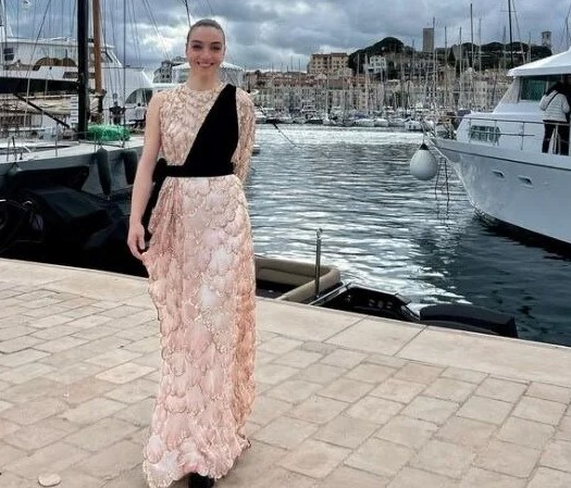 Merve Dizdar, Cannes Film Festivali’nde En İyi Kadın Oyuncu ödülünü aldı
