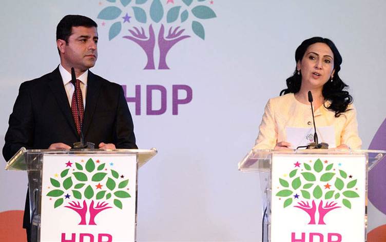 BBC Türkçe’ye konuşan DEM Parti kaynakları, Selahattin Demirtaş’ın İstanbul’da partinin kendi adayıyla yarışması fikrini parti yönetimine iletti