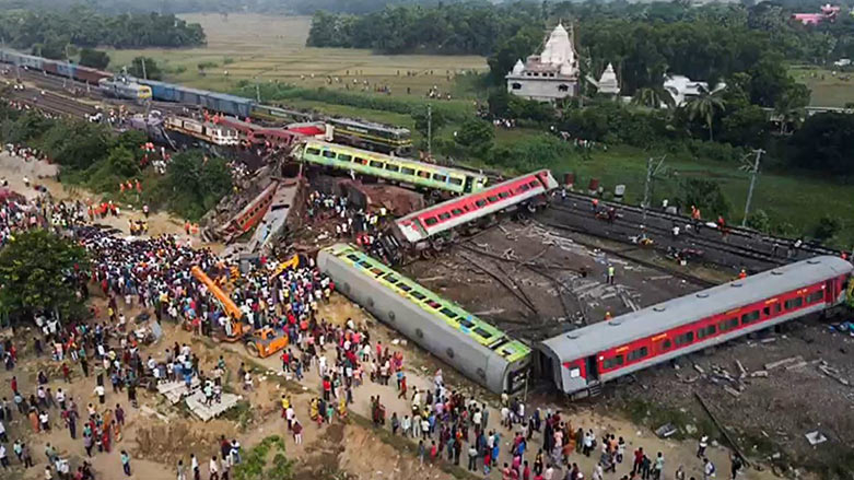 Tren kazasında bilanço artıyor: 233 ölü, en az 900 yaralı
