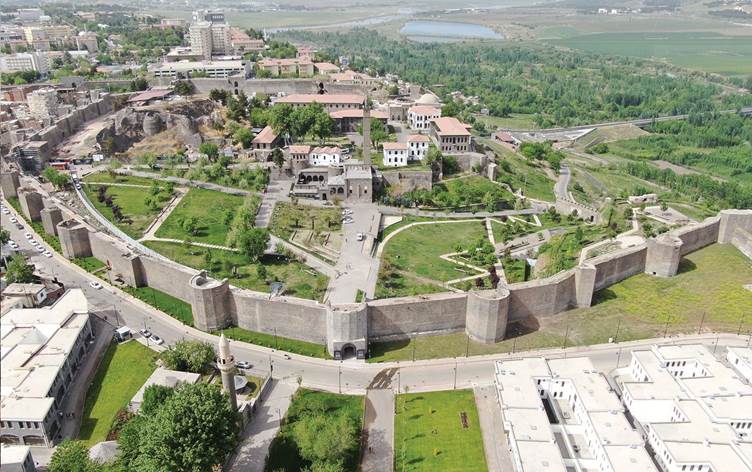 Diyarbakır’da vakıf üniversitesi kuruluyor