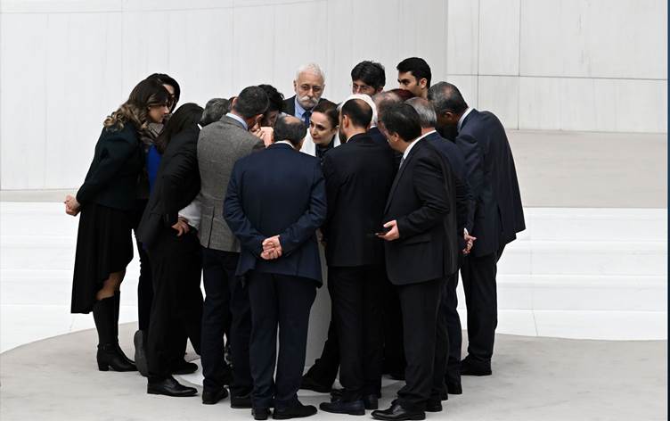 HEDEP Meclis’te Bekir Bozdağ’ı protesto etti