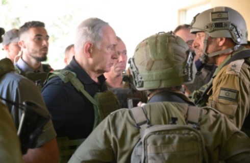 Netanyahu sınırdaki askerleri ziyaret etti’: ‘Bir sonraki aşamaya hazırmısınız’ diye sordu