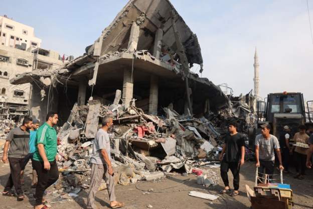 Gazze’de gece boyunca süren bombardımanlarda ölenlerin sayısı henüz bilinmiyor, yüzlerce bina yıkıldı