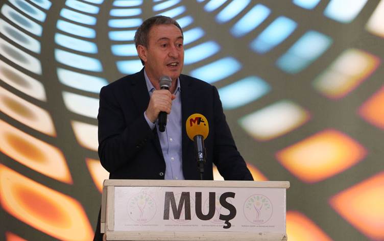 Tuncer Bakırhan: “Filistin için ağlayıp Rojava’ya bomba yağdıranlara inanmayacağız”