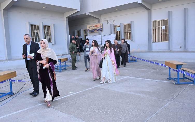 Kerkük’te Kürtler oy kullanmaya başladı