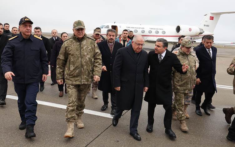 Yaşar Güler, TSK komuta kademesi ile sınırına gitti