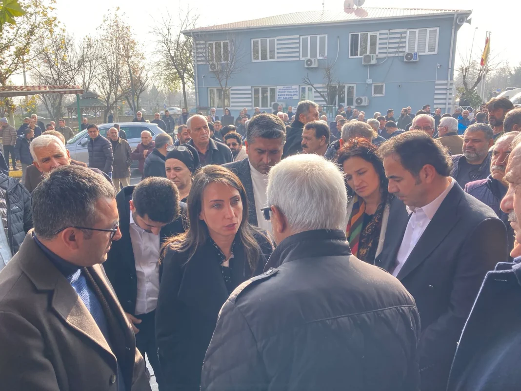 Selahattin Demirtaş, babasının cenazesine ‘siyasi rehineliği protesto etmek için’ katılmayacak