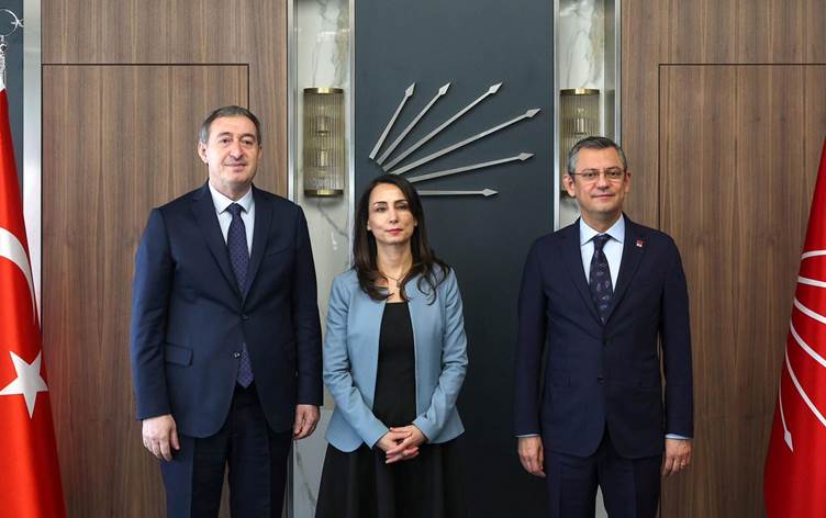Özgür Özel: Kayyum siyasetini reddediyoruz, DEM Parti ile görüşmeyi sürdüreceğiz