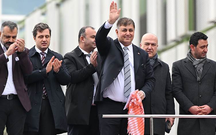 CHP’nin İzmir adayı ‘Cengiz Holding’ iddiasına cevap verdi: Acemiydim