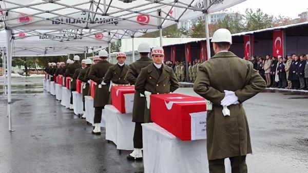 Pençe-Kilit Harekâtı bölgesinde yaşamını yitiren askerlerin cenazeleri, memleketlerine gönderildi