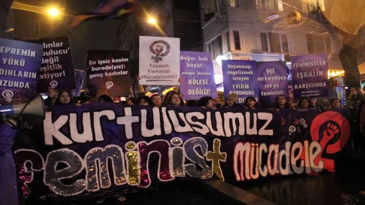 8 Mart Dünya Kadınlar Günü’nde kadınlar Taksim’de buluştu