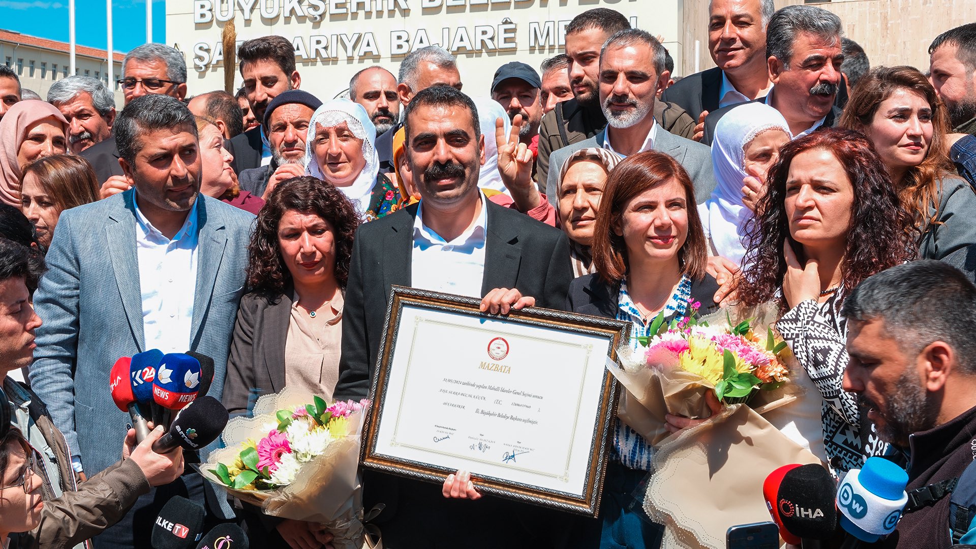 Kayyumdan alınan Diyarbakır Büyükşehir Belediyesi’nin resmi X hesabından ilk Kürtçe paylaşım yapıldı