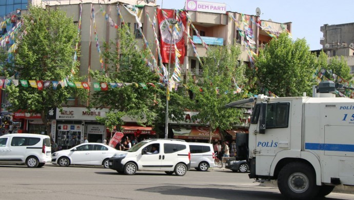 DEM Parti Batman İl Binası’na polis baskını
