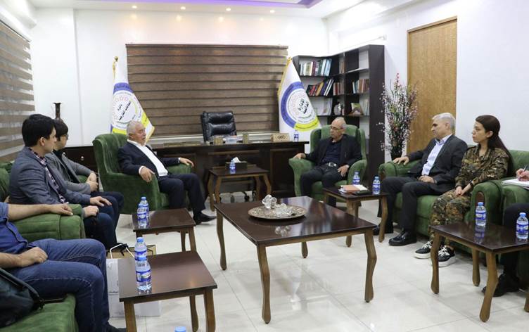 ‘Tacikistan heyetine ailesi IŞİD’li olan 50 kadın ve çocuk teslim edildi’