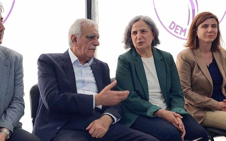 Tahliye edilen Gültan Kışanak 7,5 yıl sonra Diyarbakır’da