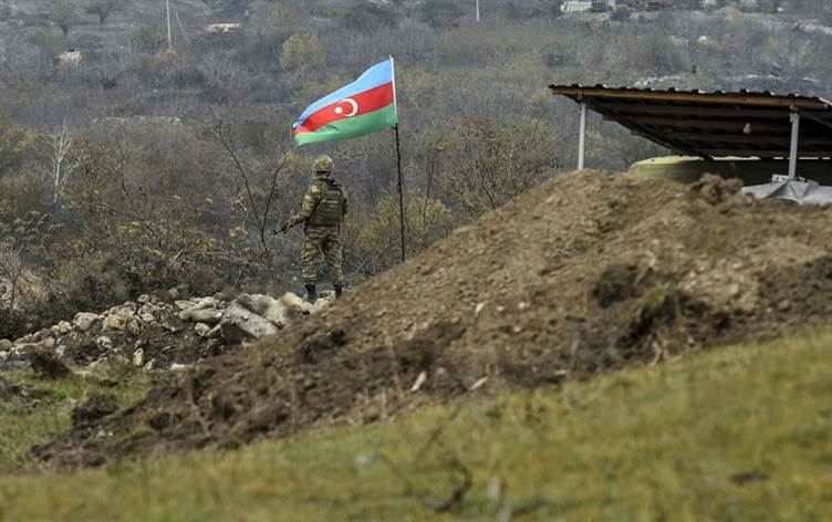 Anlaşma gereği Ermenistan’ın iade ettiği 4 köye Azerbaycan bayrakları çekildi