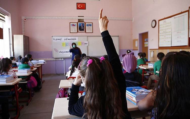 MEB tartışmalı müfredatı onayladı