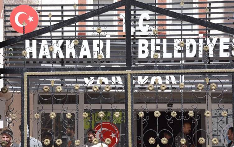 AKP’li vekilden, DEM Partili belediyeler hakkında açıklama