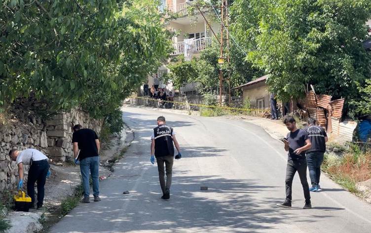 Tartıştığı babasını öldürdü, kardeşini de yaraladı