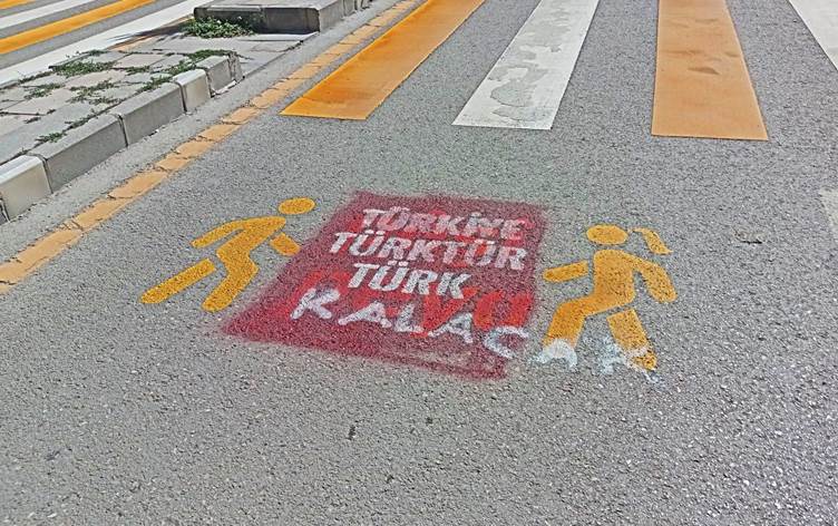 Van’da Kürtçe uyarı yazısına saldırı: Belediye açıklama yaptı