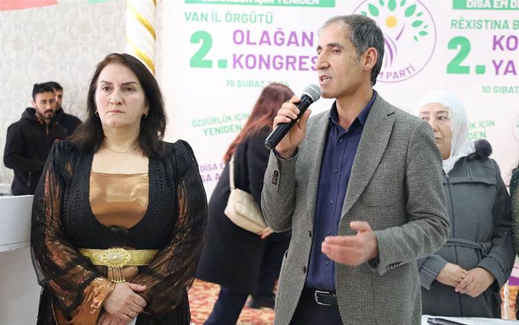 DEM Parti Van il eş başkanları gözaltına alındı