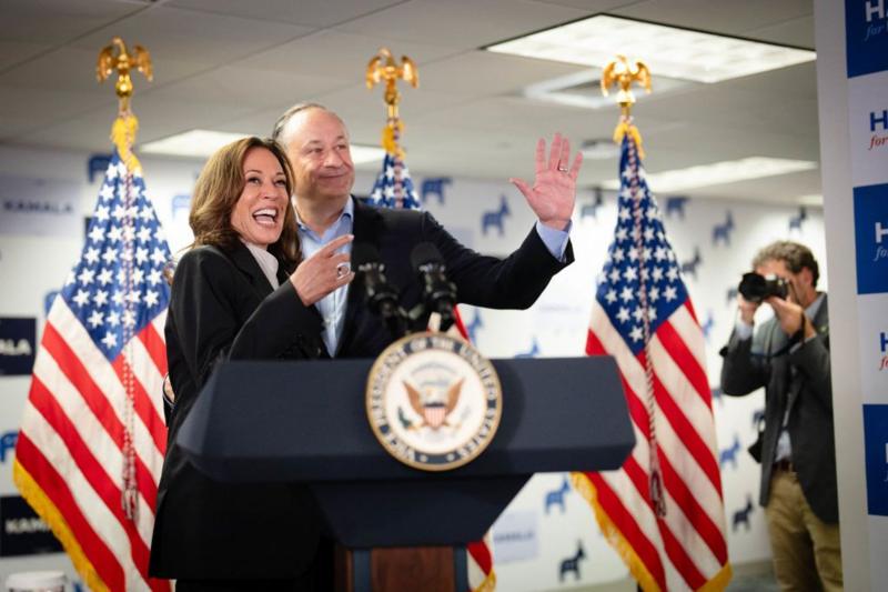 Kamala Harris, başkan adaylığı için parti delegelerinden gereken desteği aldı