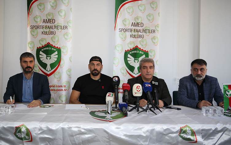 Irkçı söylemlerde bulunan Ümit Özdağ’a Amedspor’dan tepki