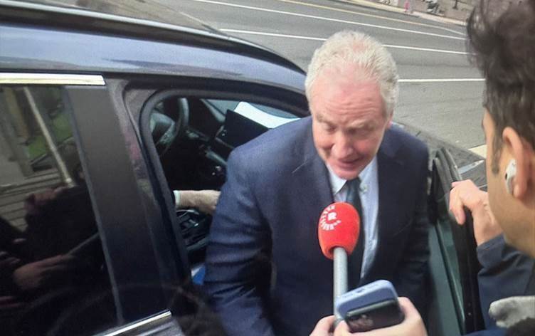 Senatör Chris Van Hollen: ABD askerlerinin Rojava’dan çekilmesi hata olur