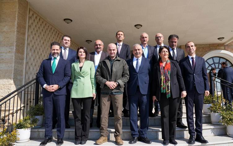 Bafıl Talabani’den İmralı heyetine: Türkiye’de Kürt halkının haklarını koruyan her türlü girişimi destekliyoruz
