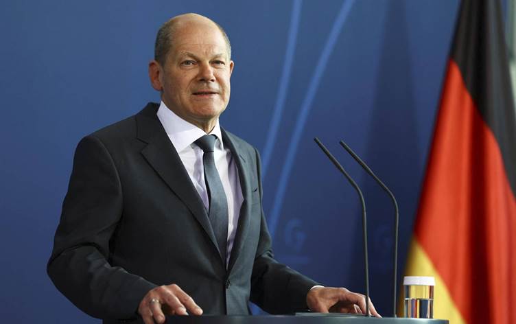 Scholz, Öcalan’ın PKK’ye silah bırakma çağrısını memnuniyetle karşıladı