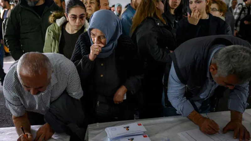 15 milyona yakın kişinin katıldığı belirtilen ön seçim sonrası İmamoğlu resmen CHP adayı ilan edildi
