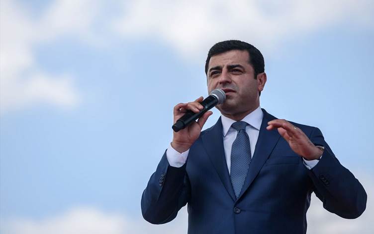 Selahattin Demirtaş’tan açıklama geldi. Demirtaş, “Erdoğan, Bahçeli ve Öcalan’ın başarısı için elimden geleni yapacağım”