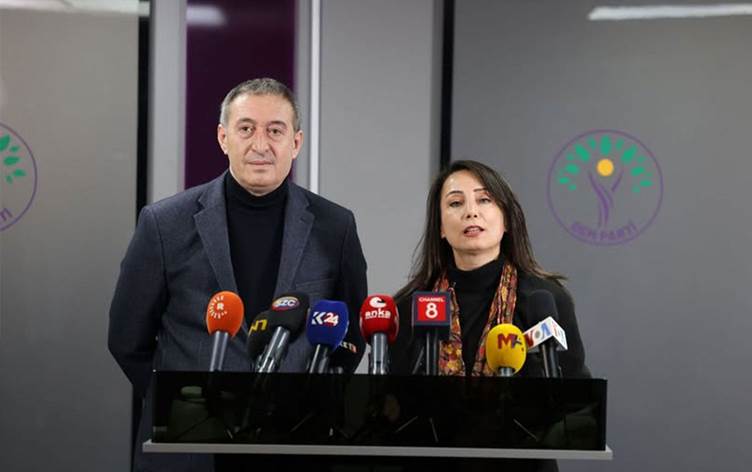 DEM Parti Genel Eşbaşkanlarından İmamoğlu’nun gözaltına alınmasına sert tepki: Bu hukuksuzluğu reddediyoruz