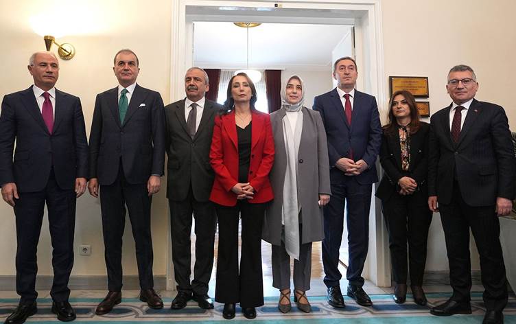 ‘AKP somut adımları atmak için PKK’nin kendini feshetmesini bekliyor’