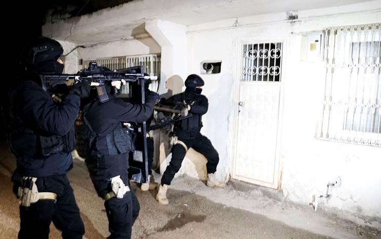 IŞİD’lilere soruşturma: 27 kişi hakkında gözaltı kararı