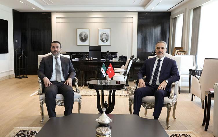 Hakan Fidan, Şara yönetimin Dışişleri Bakanı Esad Şeybani’yi kabul etti