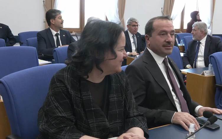 TSK’da görevden alma yetkisi veren yasa tasarısı geri çekildi