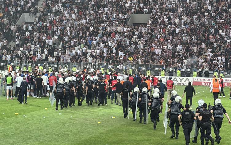 Olaylı Elazığspor-Vanspor maçında Belediye Başkanı Şahin Şerifoğulları’ndan provakasyon anonsu ‘sahaya gömeceğiz’