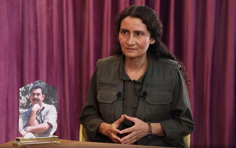 KCK Eş Başkanı Bese Hozat, süreçle ilgili “Anayasal düzenlemeler yapılmadan dağdaki gerilla nasıl ovaya inecek?”