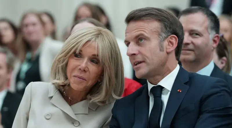 Fransa Cumhurbaşkanı’nın eşi Brigitte Macron’un erkek doğduğunu iddia eden internet fenomeni hakkında dava açıldı