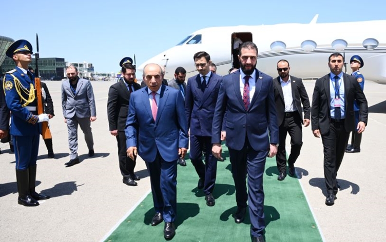 Şara, Azerbaycan’a gitti