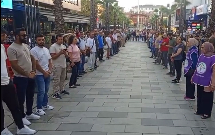 DEM Parti ‘Barış Zinciri’ oluşturdu