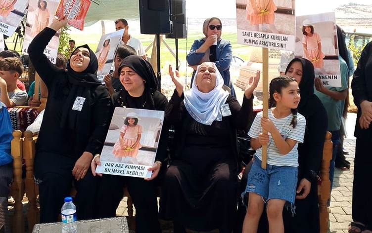 Narin mezarı başında anıldı